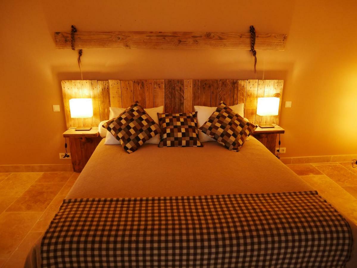Bed and Breakfast Mas Du Grand Bordes à Saint-Laurent-dʼAigouze Extérieur photo